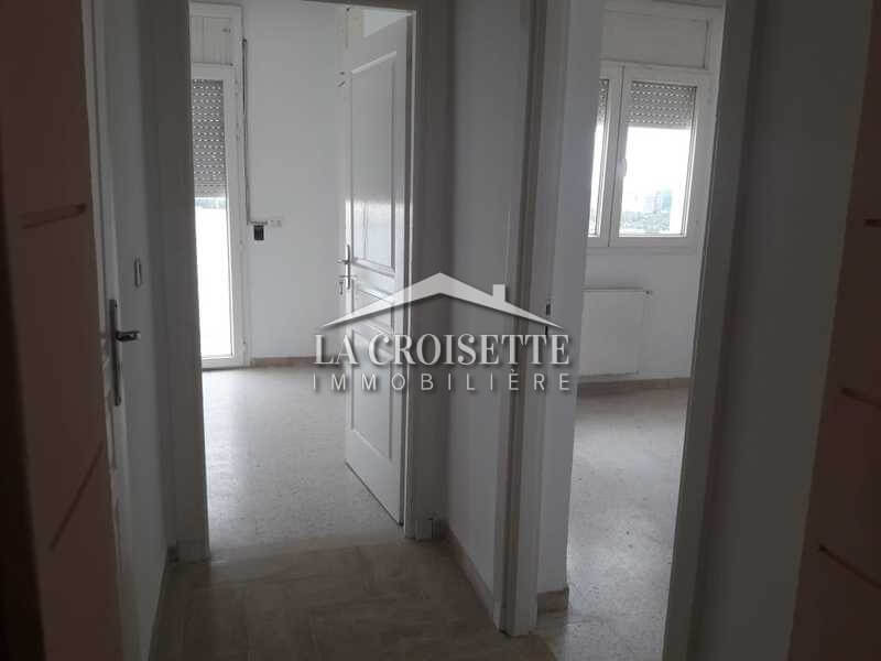 Un appartement à cité les Palmerais s+2 