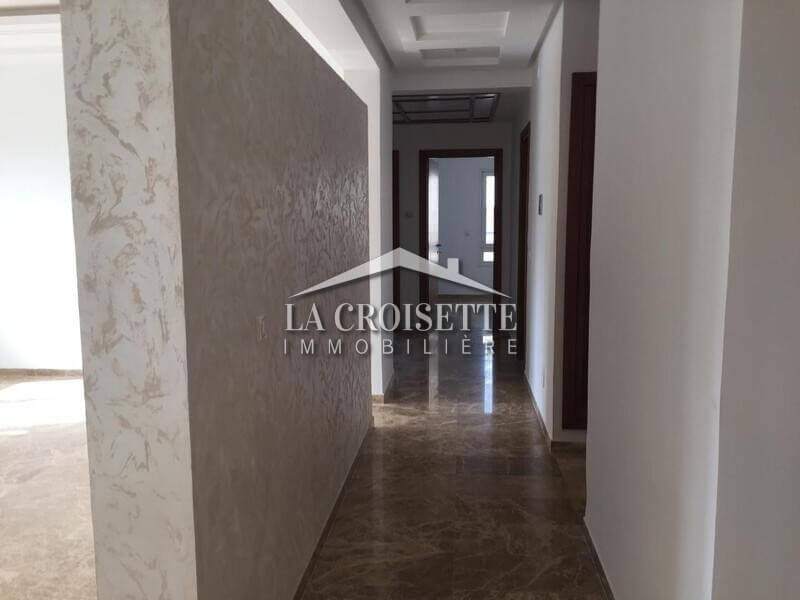 Appartement S+3 haut standing aux jardins de Carthage 