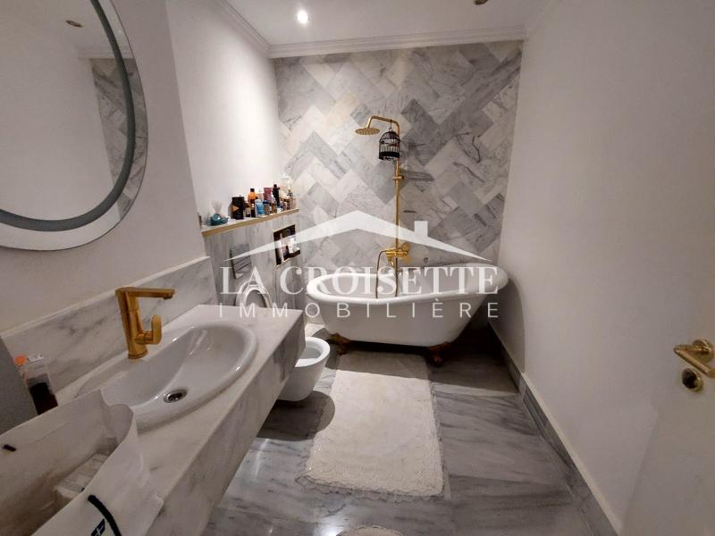 Appartement meublé S+4 avec piscine à La Soukra