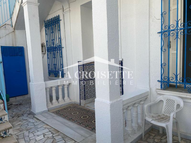 Rez-de-chaussée de villa avec terrasse S+3 semi-meublé à La Marsa