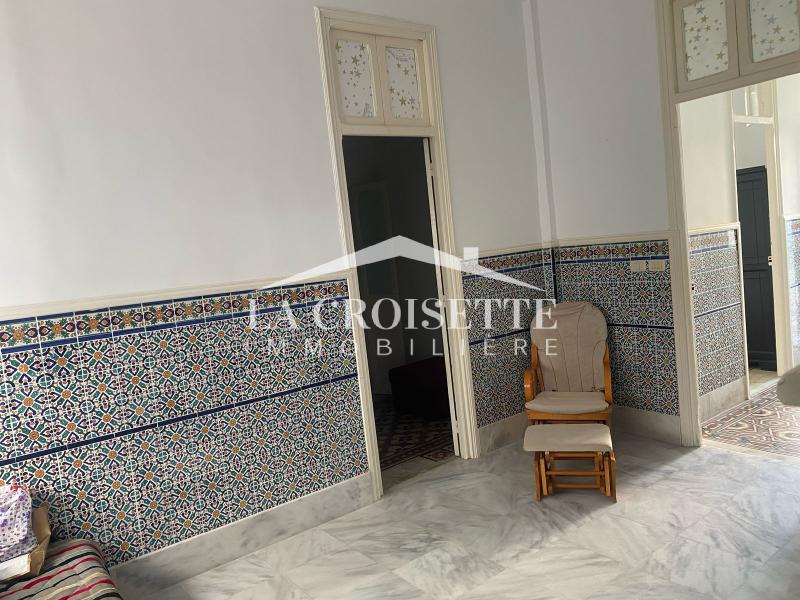 Rez-de-chaussée de villa avec terrasse S+3 semi-meublé à La Marsa