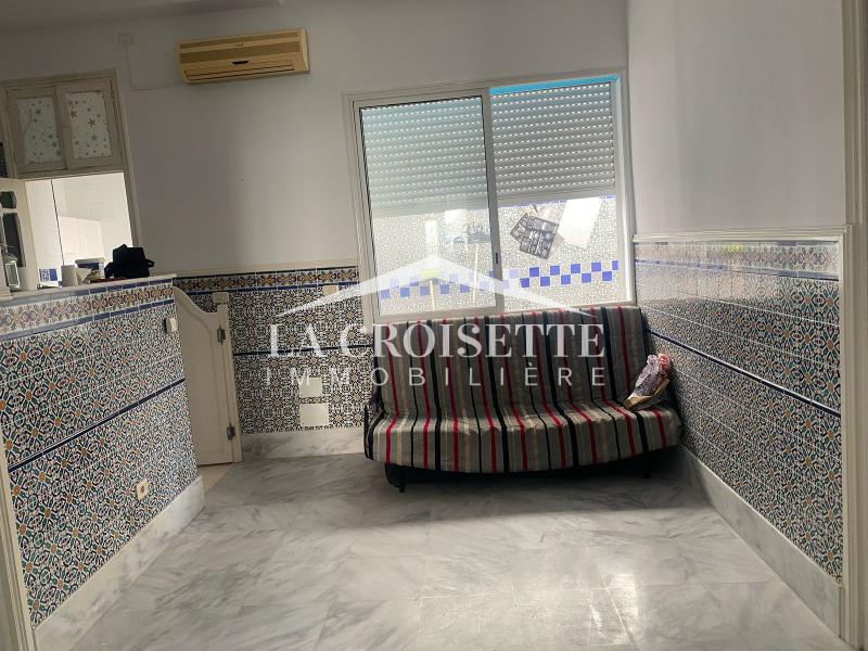 Rez-de-chaussée de villa avec terrasse S+3 semi-meublé à La Marsa