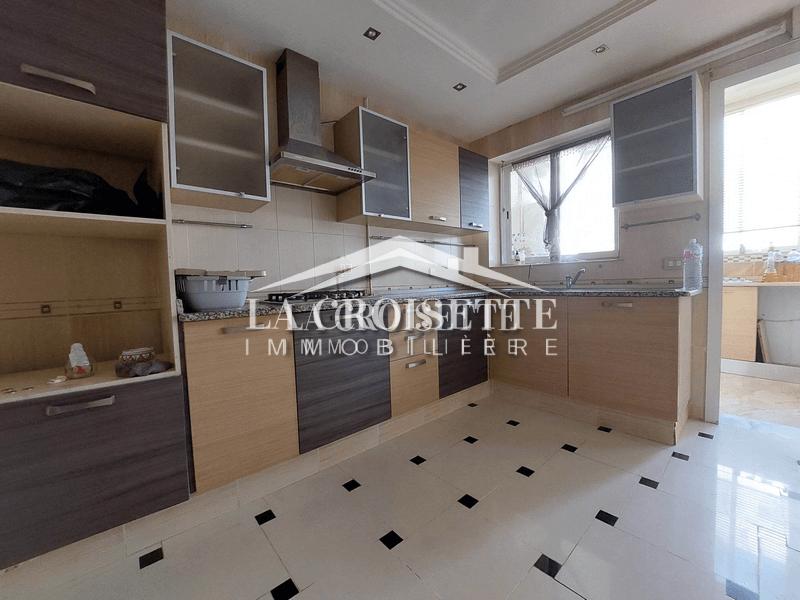 Appartement S+4 avec terrasse à Ain Zaghouan El wahat