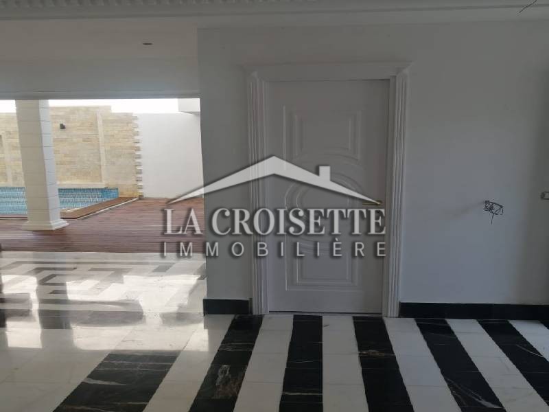 Appartement S+4 avec jardin et piscine à La Soukra 