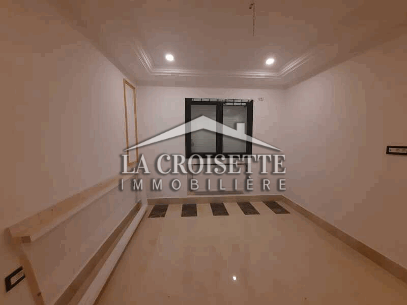 Appartement S+4 avec jardin et piscine à La Soukra 