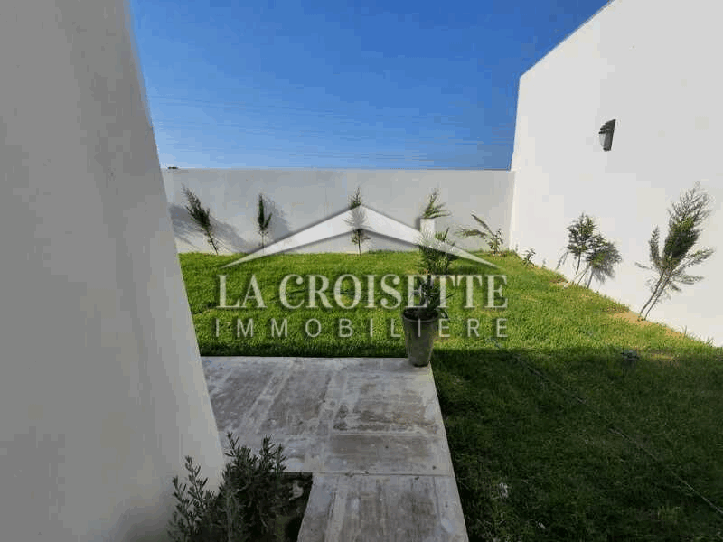 Appartement S+4 avec jardin et piscine à La Soukra 