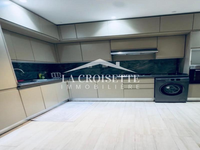 Appartement meublé S+3 avec piscine couverte à Gammarth
