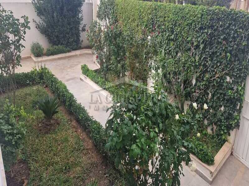 Rez-de-chaussée S3 meublé avec jardin à Ain Zaghouan 