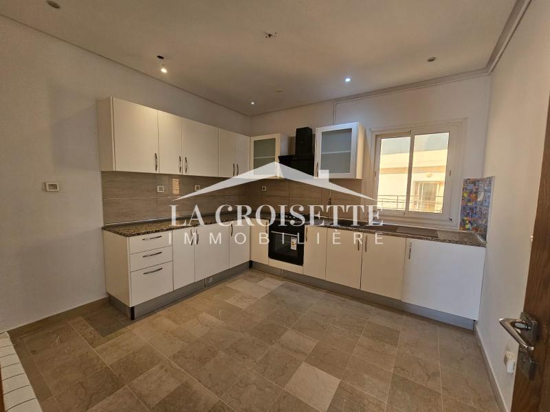 Penthouse S+4 avec terrasse et piscine aux Jardins de Carthage 
