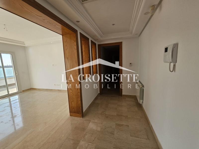 Penthouse S+4 avec terrasse et piscine aux Jardins de Carthage 