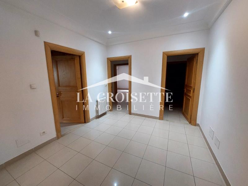 Appartement S+3 avec terrasse à La Marsa