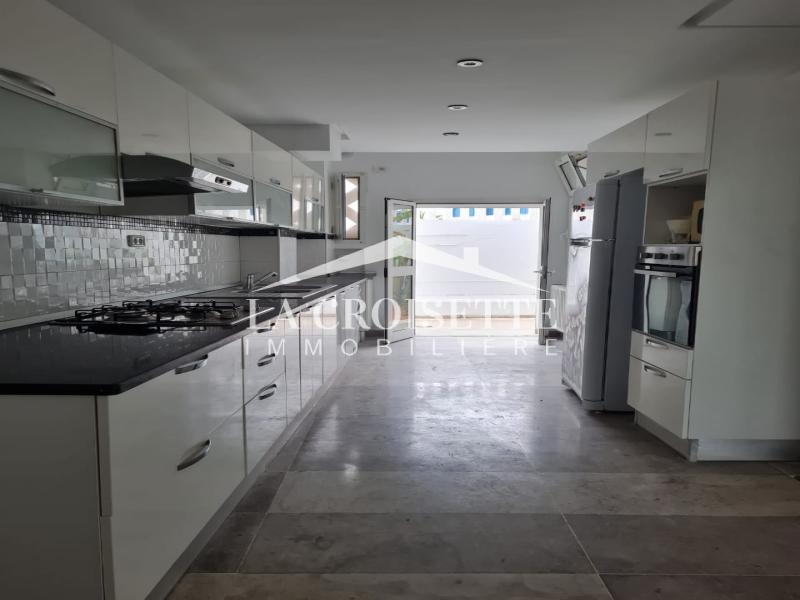 Appartement S+3 vue sur mer à Gammarth