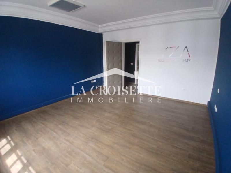 Vila S+9 pour un usage bureautique au Lac 1