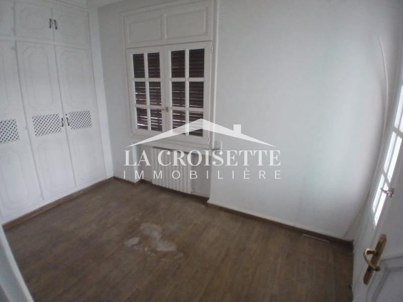 Vila S+9 pour un usage bureautique au Lac 1