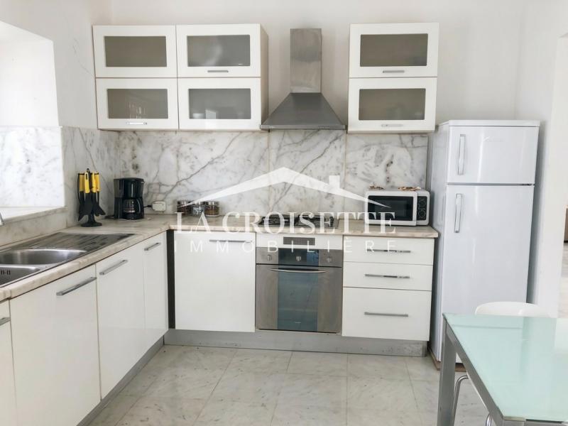 Rez-de-chaussée de villa S+3 avec Jardin et piscine à Gammarth