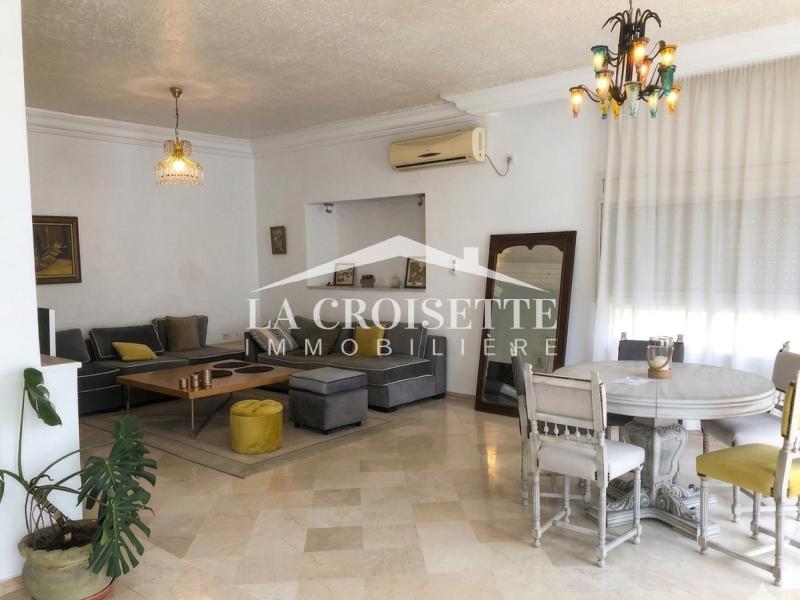 Rez-de-chaussée de villa S+3 avec Jardin et piscine à Gammarth