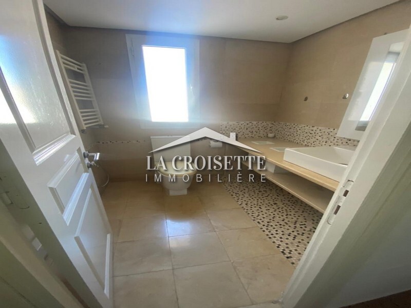 Duplex S+4 avec piscine à La Soukra