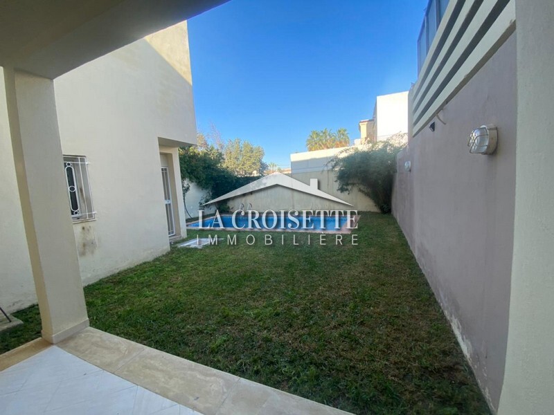 Duplex S+4 avec piscine à La Soukra