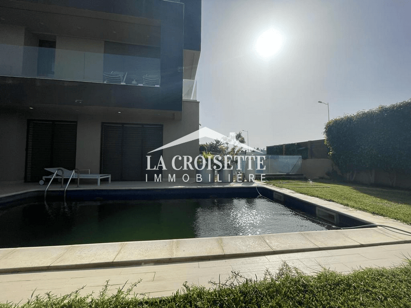 Triplex meublé S+4 avec piscine à La Marsa