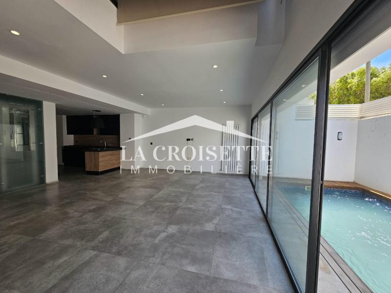 Triplex S+5 avec piscine à Gammarth