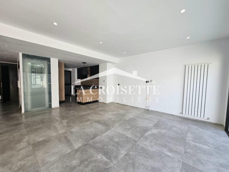 Triplex S+5 avec piscine à Gammarth