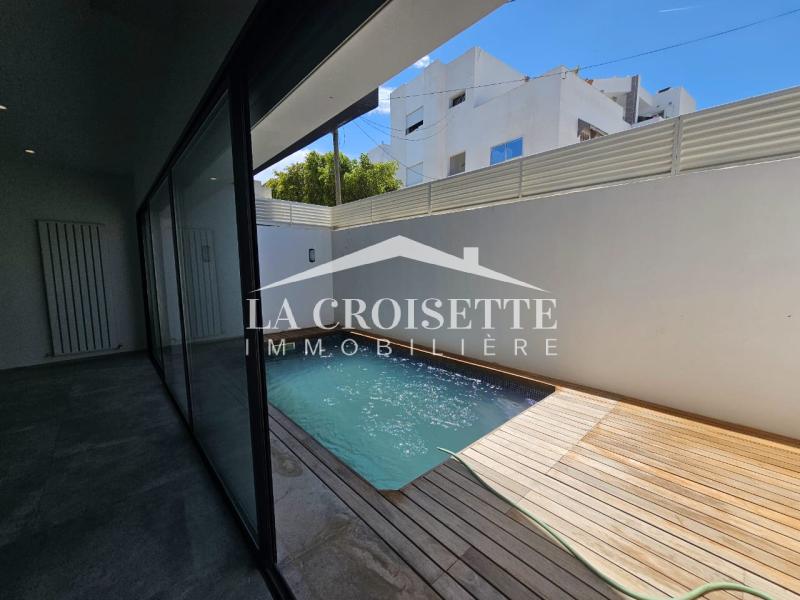 Triplex S+5 avec piscine à Gammarth