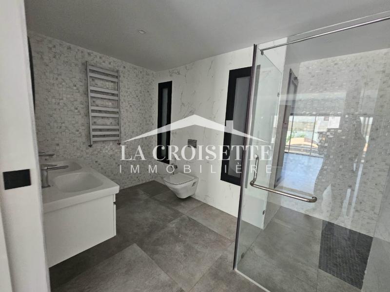 Triplex S+5 avec piscine à Gammarth