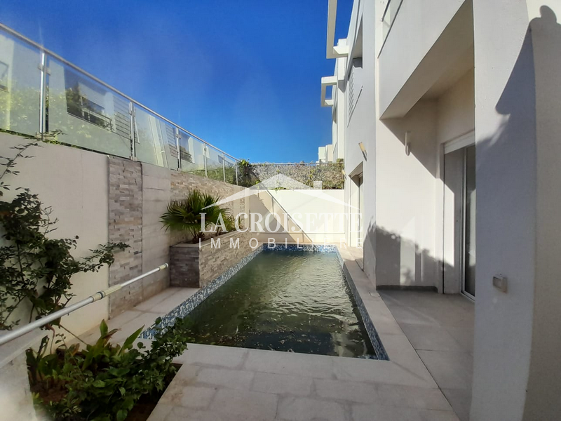 Duplex S+4 avec jardin et piscine à La Soukra