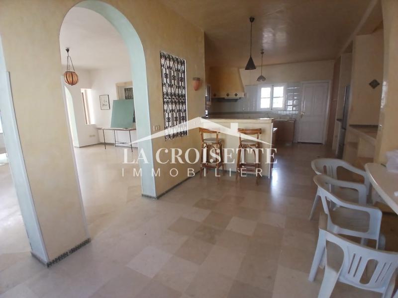 Duplex avec terrasse S+4 à La Marsa