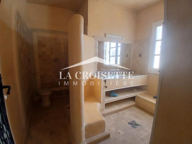 Duplex avec terrasse S+4 à La Marsa