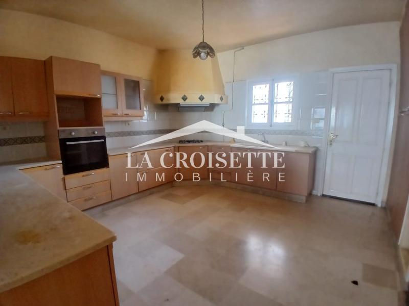 Duplex avec terrasse S+4 à La Marsa