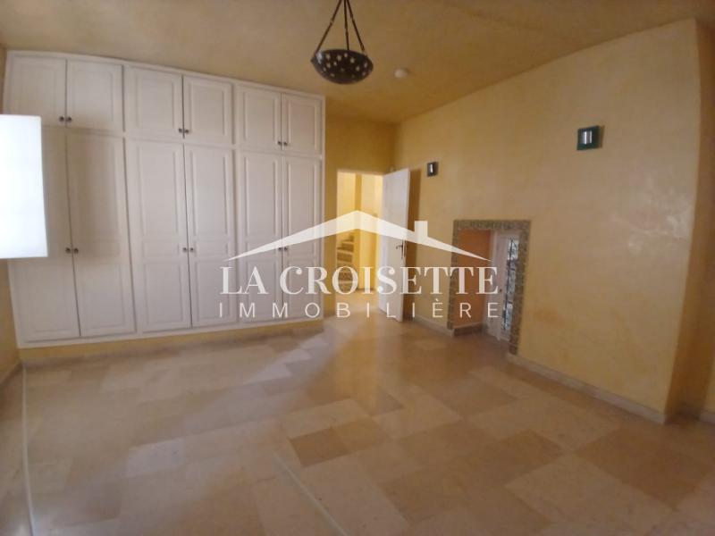 Duplex avec terrasse S+4 à La Marsa