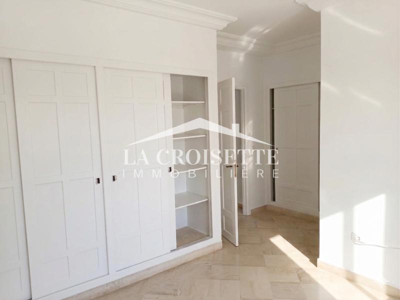 Duplex S+3 avec piscine à Gammarth