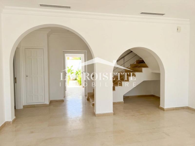 Duplex S+3 avec piscine à Gammarth