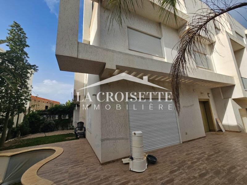 Duplex S+3 avec jardin et piscine à La Soukra