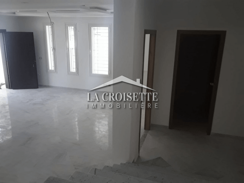 Duplex S+3 avec jardin à La Soukra 