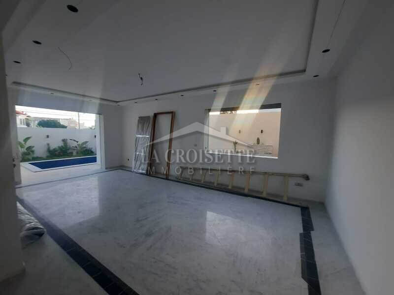 Duplex S+3 avec piscine à Sidi Daoud La Marsa