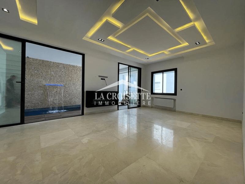 Duplex S+4 avec terrasse et piscine à Ain Zaghouan Nord