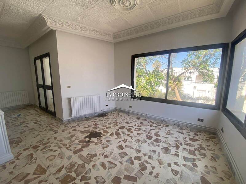 Etage de villa S+3 à La Marsa