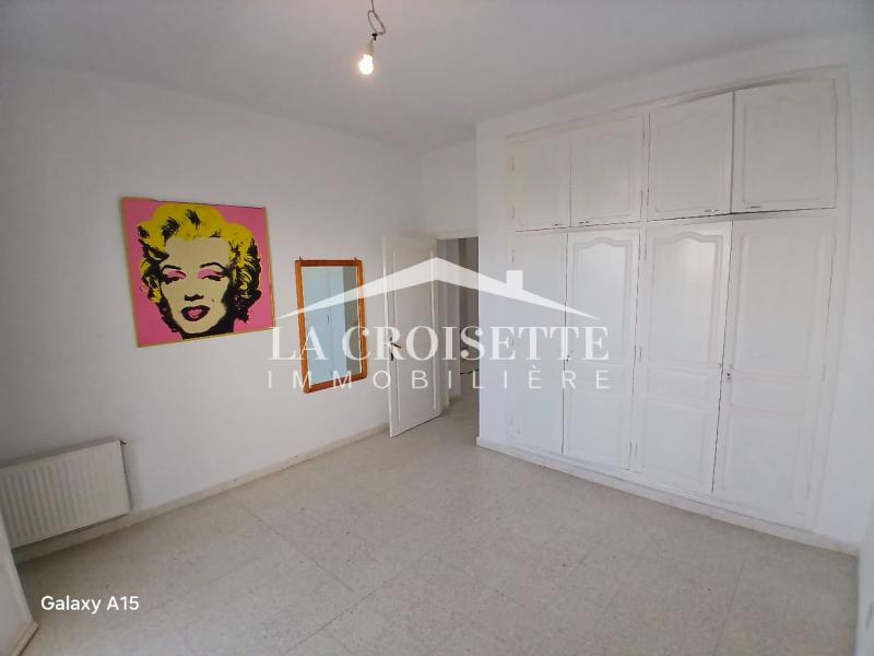Etage de villa S+5 à La Marsa 