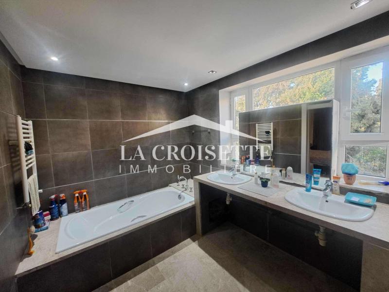 Etage de villa S+5 à La Marsa 