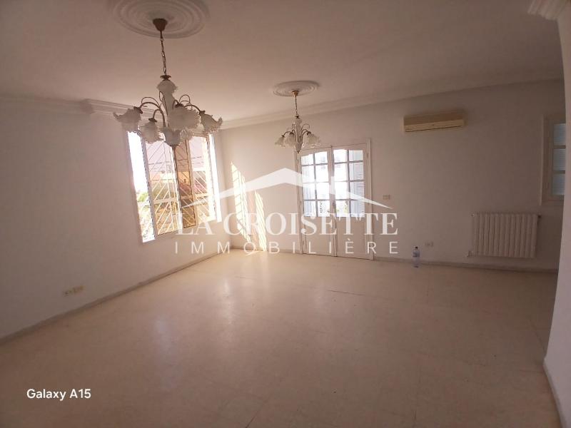 Etage de villa S+4 à La Marsa