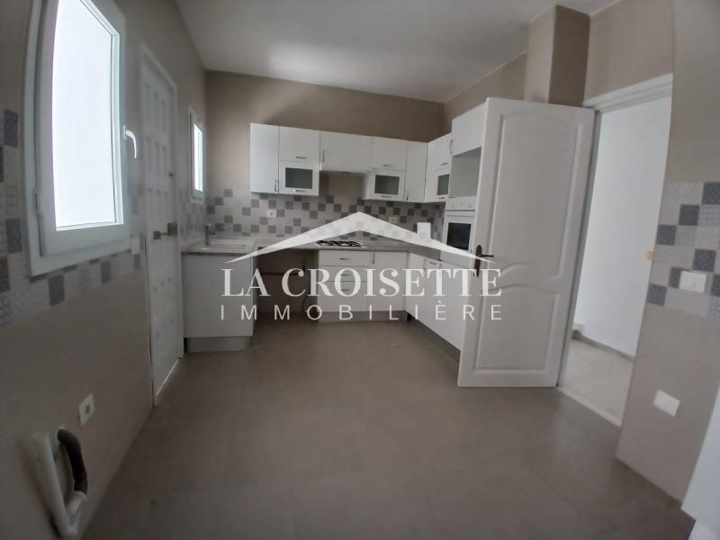 Etage de villa S+3 à La Marsa