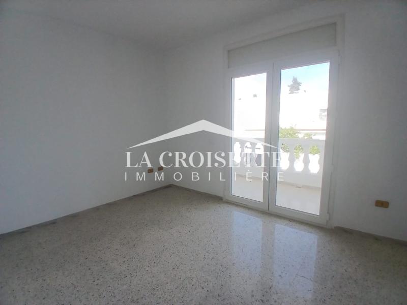 Etage de villa S+3 à La Marsa