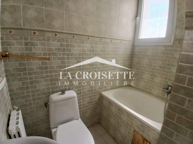 Etage de villa S+3 à La Marsa