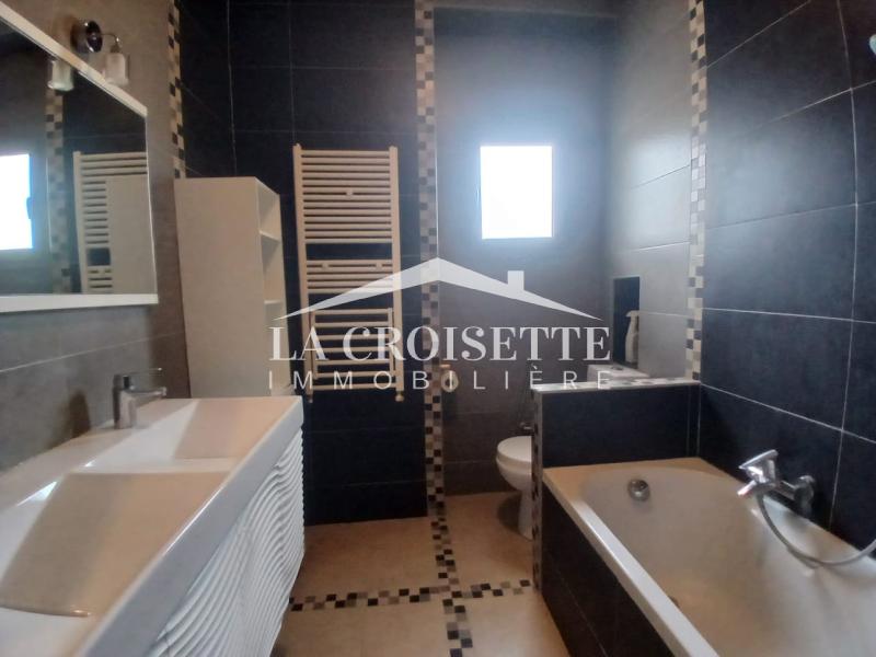 Étage de villa meublé S+3 à La Marsa