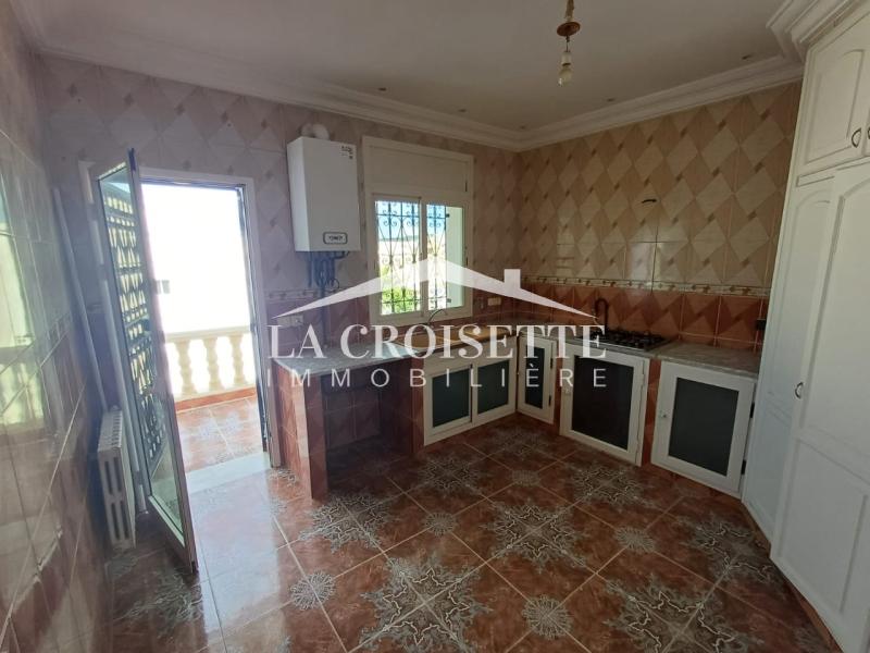 Etage de Villa S+3 à La Marsa