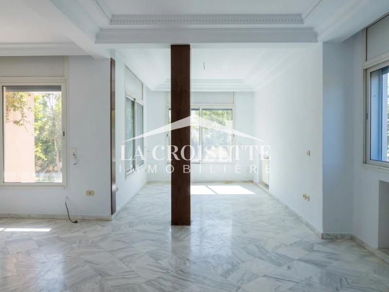 Rez-de-chaussée de villa  S+3 avec jardin à Gammarth