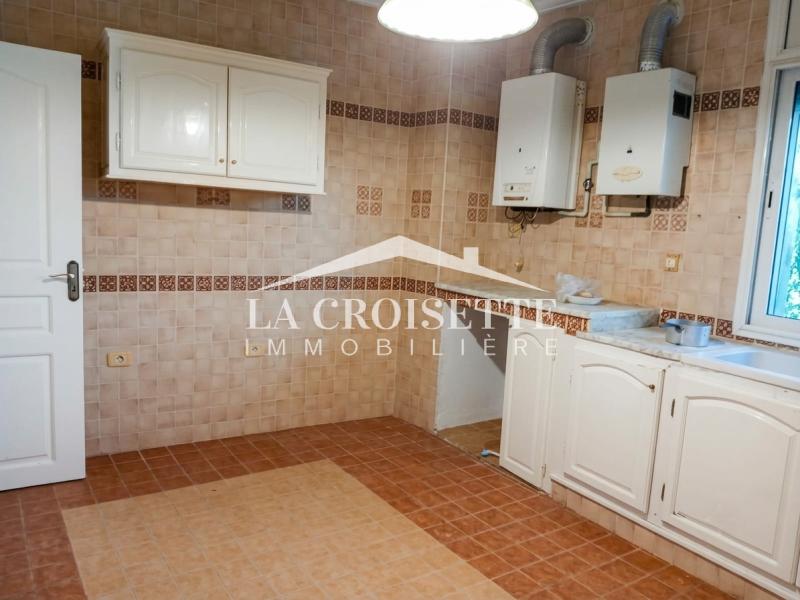 Rez-de-chaussée de villa  S+3 avec jardin à Gammarth