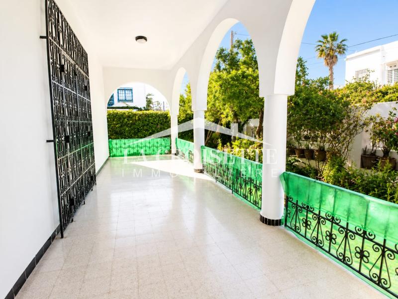 Rez-de-chaussée de villa meublé S+3 avec jardin